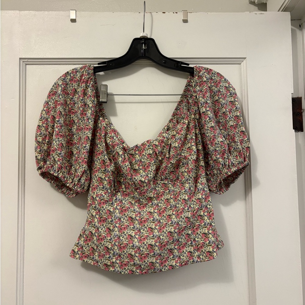 ASTR The Label Floral Puff-Sleeve Women’s Top